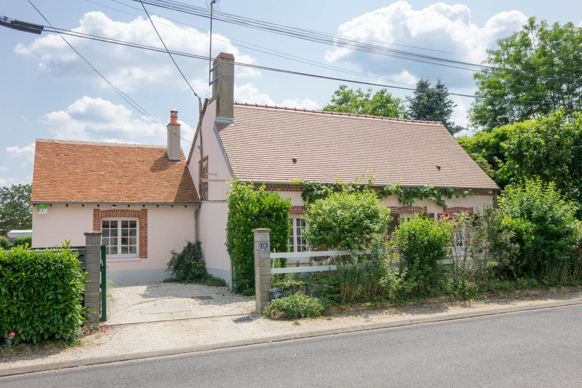 Chantilly ,Petit Dejeuner Et Table D'Hotes Possible Noyers  ภายนอก รูปภาพ
