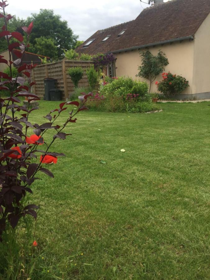 Chantilly ,Petit Dejeuner Et Table D'Hotes Possible Noyers  ภายนอก รูปภาพ